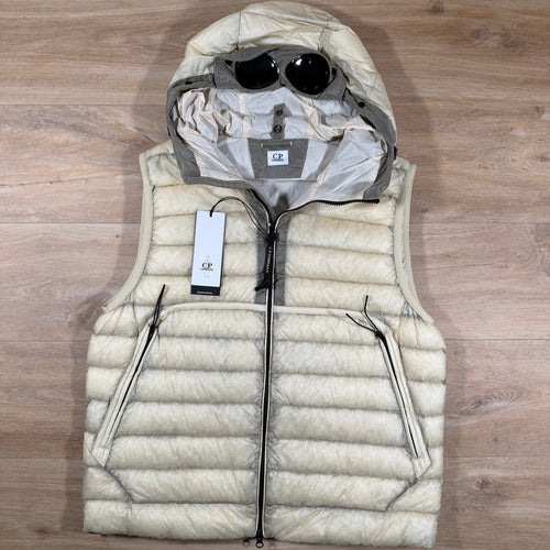 C.P. Company D.D. Shell Goggle Down Gilet in Pistachio Shell