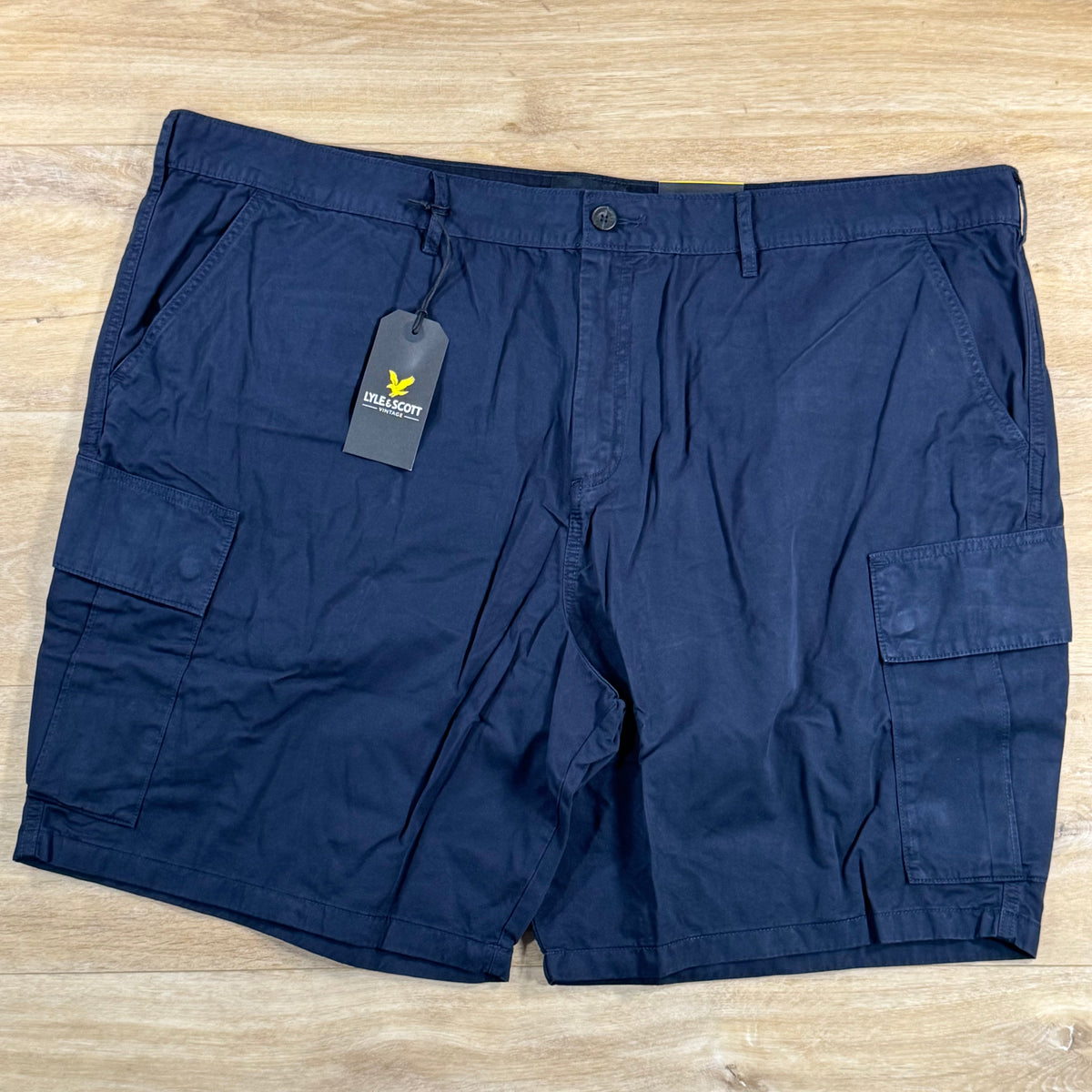 Lyle & Scott Cotton Cargo Shorts in Dark Navy