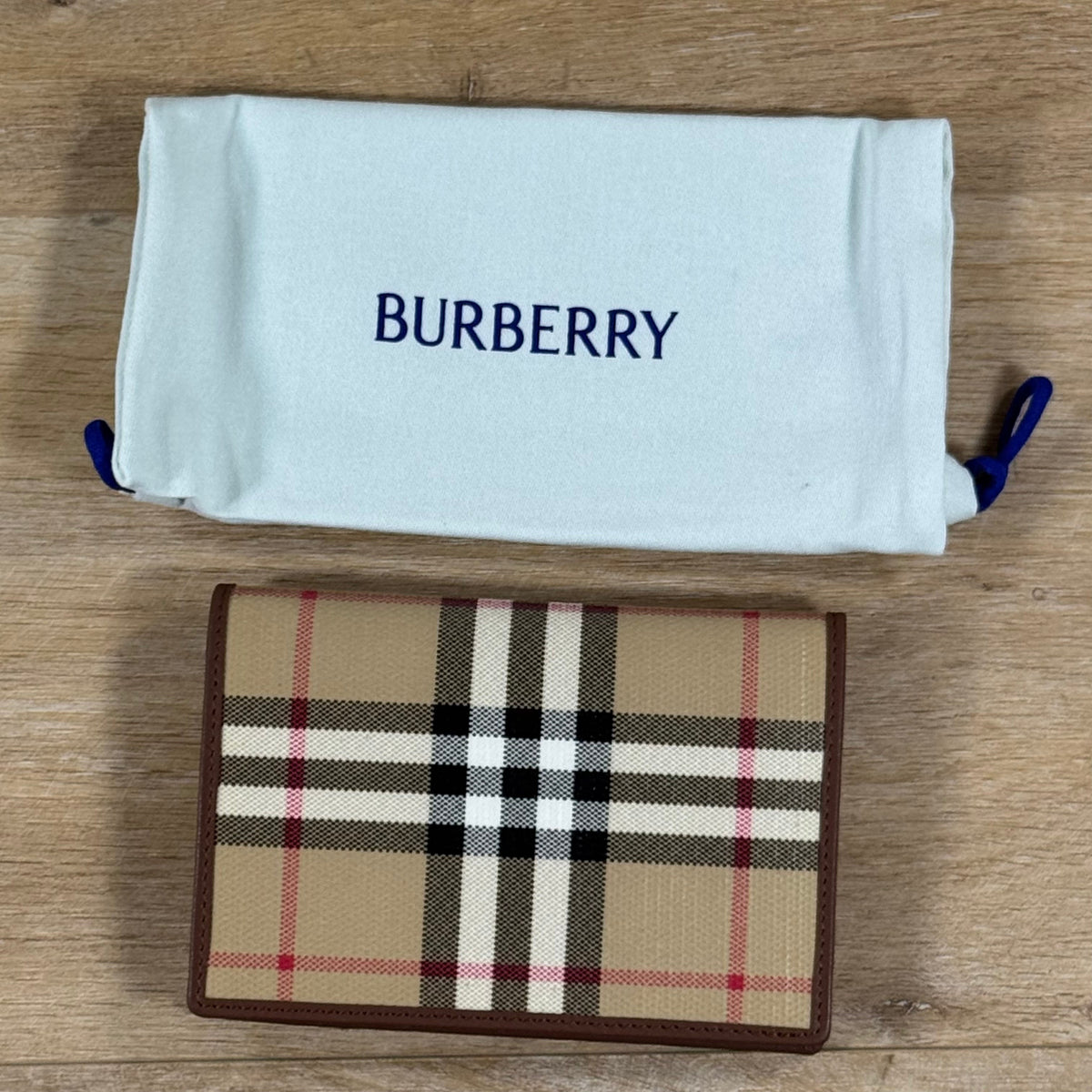 Burberry Check Passport Holder in Archive Beige